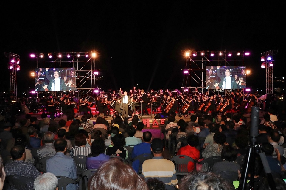 수성못페스티벌 수성무대 오케스트라 공연 모습