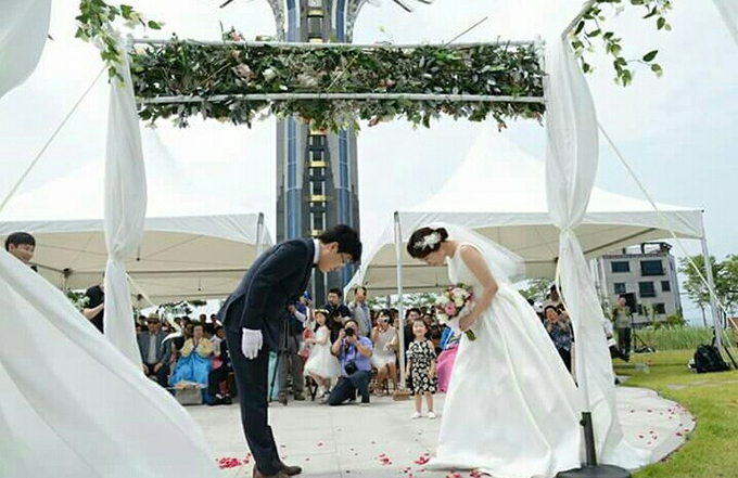 2016년 백년타워 작은결혼식 주인공 부부