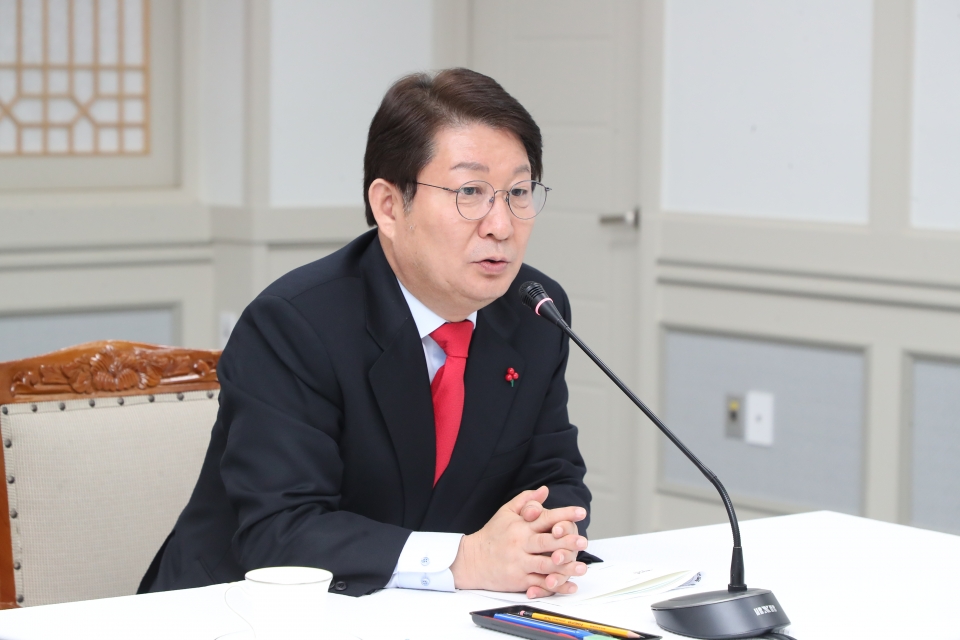 민선7기 제2회 단체장 정책협의회를 하고 있는 권영진 대구시장