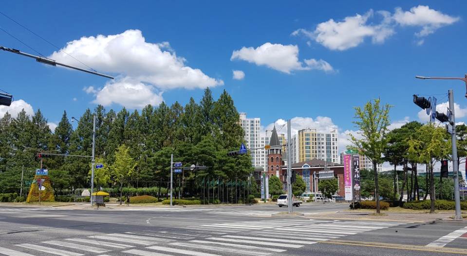 안동시, 2018년 옥외광고와 경관디자인분야 성과 거양(현수막 실명제 이후 도심내 현수막이 현저히 줄어든 모습, 영호대교 북단)